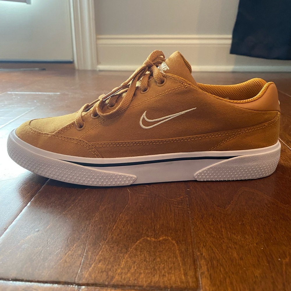 Nike size 7.5